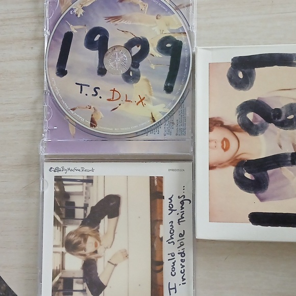 Offical TAYLOR SWIFT 1989 Deluxe CD - 13 Polaroids 1989 Deluxe Edition CD - Picture 3 of 16